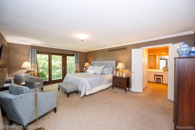 1897 Pine Ridge Lane 12, Bloomfield Charter Township, MI 48302