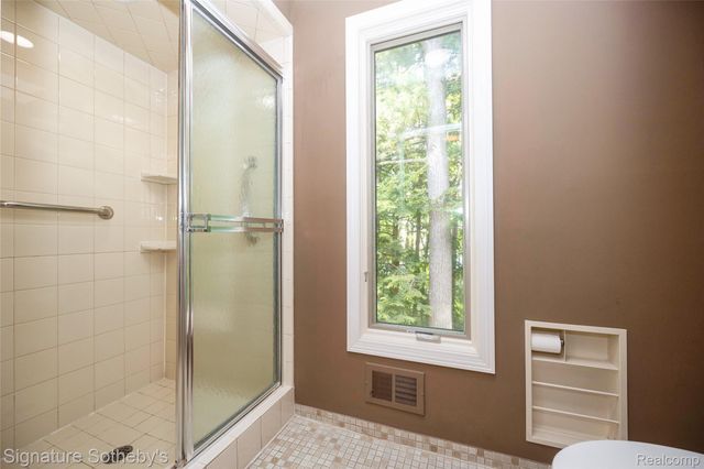 1897 Pine Ridge Lane 12, Bloomfield Charter Township, MI 48302