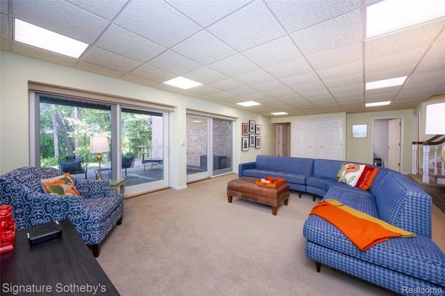 1897 Pine Ridge Lane 12, Bloomfield Charter Township, MI 48302