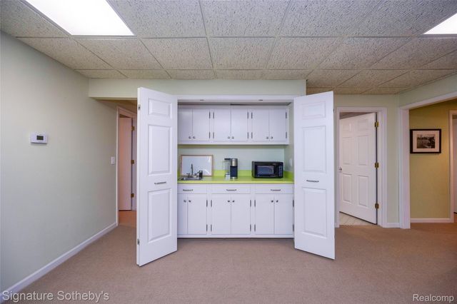 1897 Pine Ridge Lane 12, Bloomfield Charter Township, MI 48302