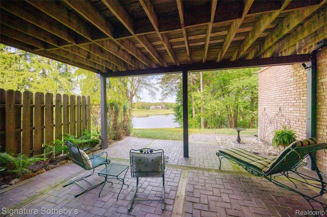 1897 Pine Ridge Lane 12, Bloomfield Charter Township, MI 48302