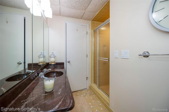 1897 Pine Ridge Lane 12, Bloomfield Charter Township, MI 48302