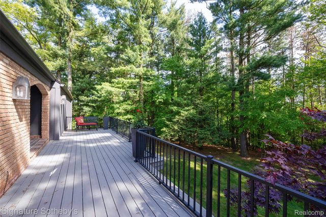 1897 Pine Ridge Lane 12, Bloomfield Charter Township, MI 48302