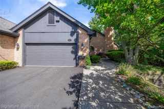 1897 Pine Ridge Lane 12, Bloomfield Charter Township, MI 48302