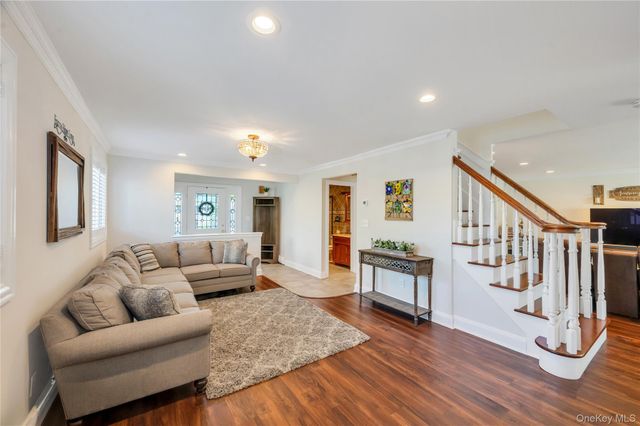 26 Ballad Lane, Hicksville, NY 11801