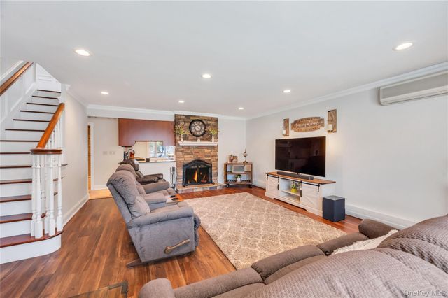 26 Ballad Lane, Hicksville, NY 11801