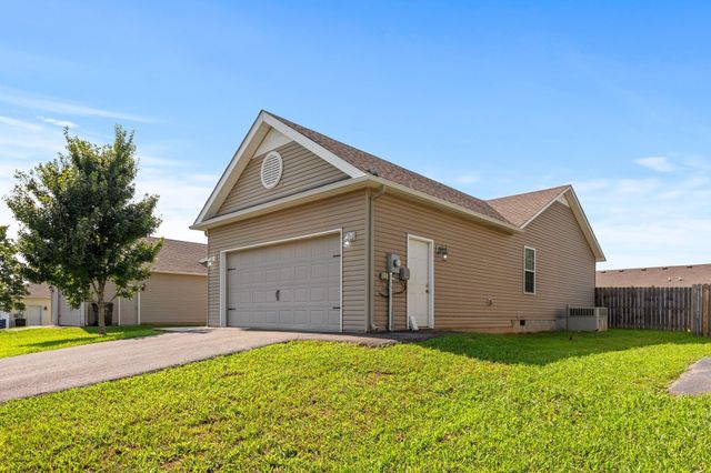 1820 Emily Ln, Columbia, TN 38401