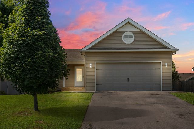 1820 Emily Ln, Columbia, TN 38401