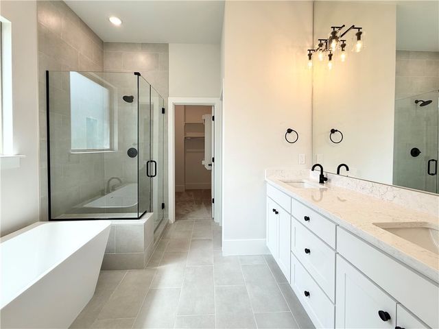 1600 W Chandler Avenue, Rogers, AR 72758