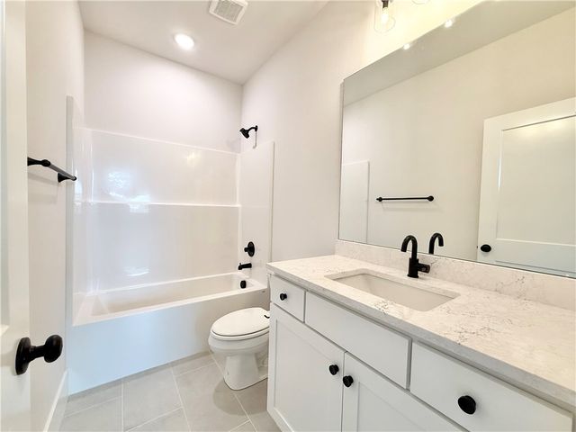 1600 W Chandler Avenue, Rogers, AR 72758