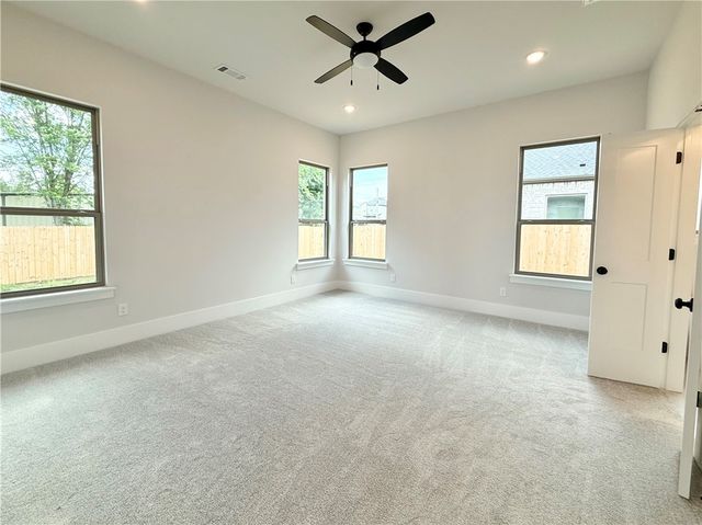 1600 W Chandler Avenue, Rogers, AR 72758