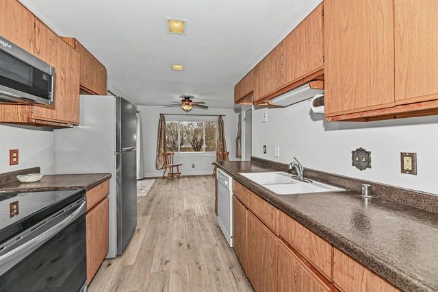 1023 W Glenn DRIVE, Waukesha, WI 53188