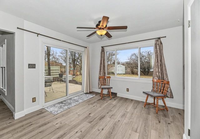 1023 W Glenn DRIVE, Waukesha, WI 53188