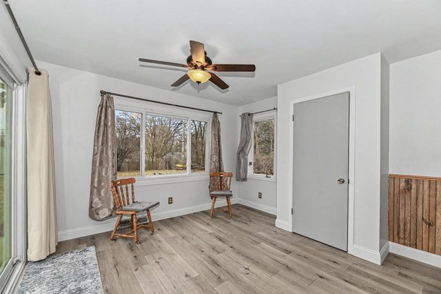 1023 W Glenn DRIVE, Waukesha, WI 53188