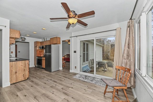 1023 W Glenn DRIVE, Waukesha, WI 53188