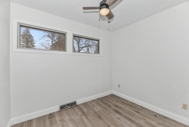 1023 W Glenn DRIVE, Waukesha, WI 53188