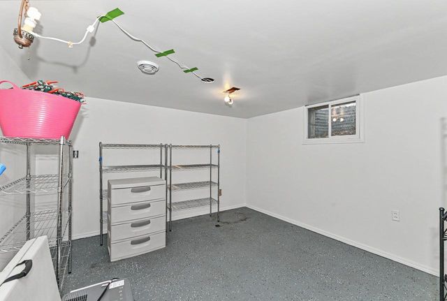 1023 W Glenn DRIVE, Waukesha, WI 53188