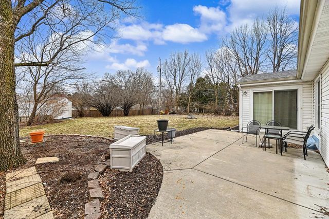 1023 W Glenn DRIVE, Waukesha, WI 53188