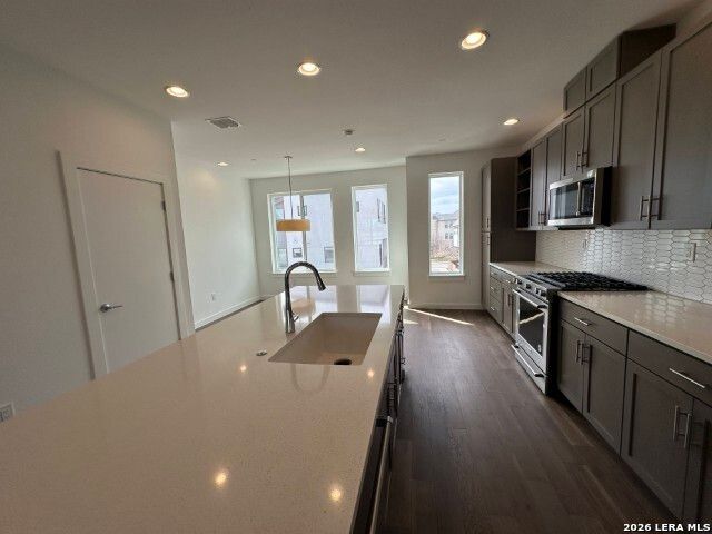 102 Tendick Unit 804, San Antonio, TX 78209