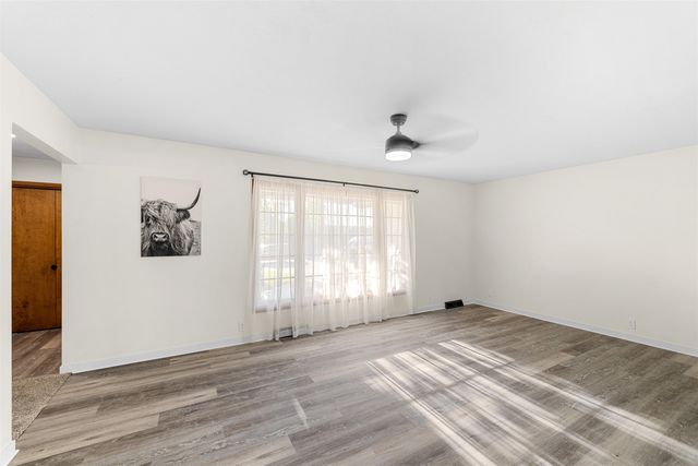 681 Starlight Dr, Salina, KS 67401