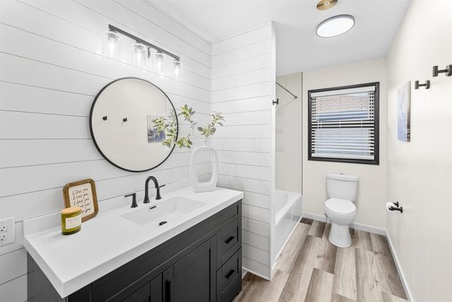 681 Starlight Dr, Salina, KS 67401