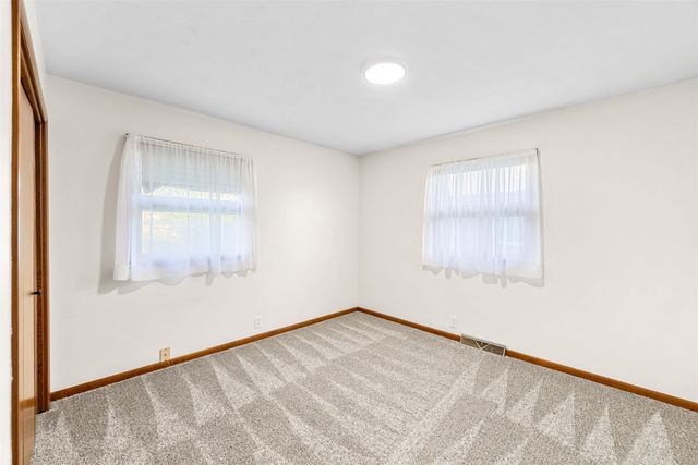 681 Starlight Dr, Salina, KS 67401