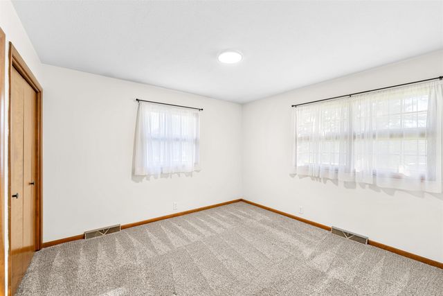 681 Starlight Dr, Salina, KS 67401