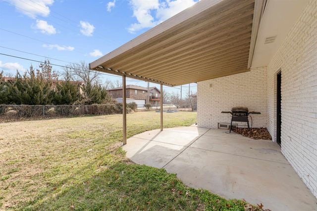 681 Starlight Dr, Salina, KS 67401