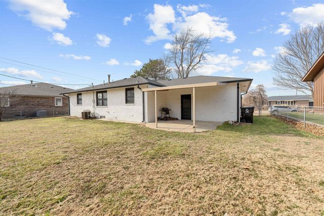 681 Starlight Dr, Salina, KS 67401