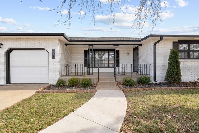 681 Starlight Dr, Salina, KS 67401