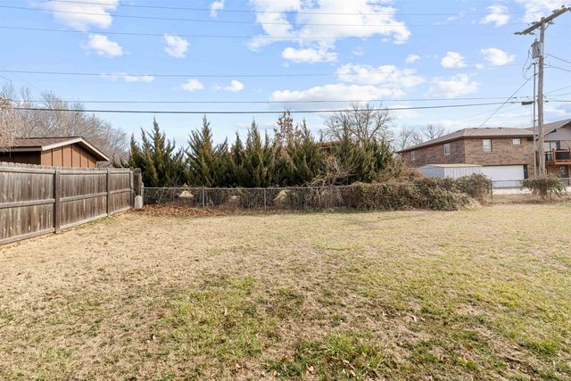 681 Starlight Dr, Salina, KS 67401