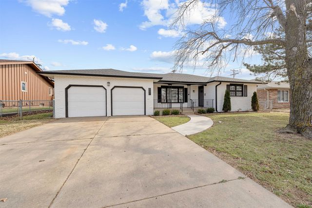 681 Starlight Dr, Salina, KS 67401