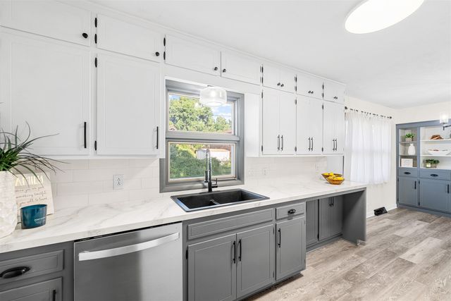 681 Starlight Dr, Salina, KS 67401