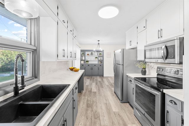 681 Starlight Dr, Salina, KS 67401