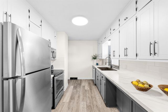 681 Starlight Dr, Salina, KS 67401