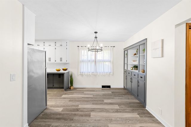 681 Starlight Dr, Salina, KS 67401