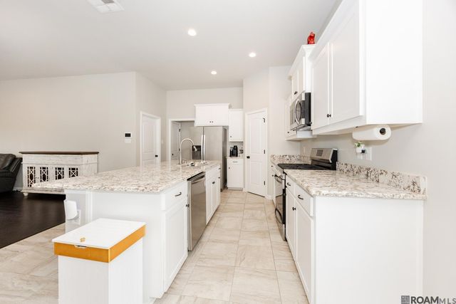 4858 Viola Farms Dr, Addis, LA 70710