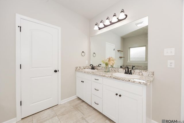 4858 Viola Farms Dr, Addis, LA 70710