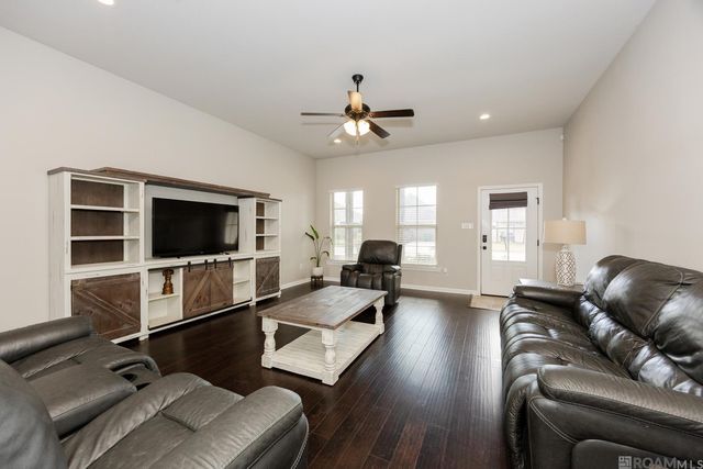 4858 Viola Farms Dr, Addis, LA 70710