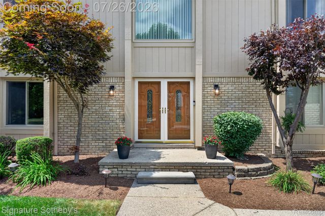 5133 Allison Drive, Troy, MI 48085
