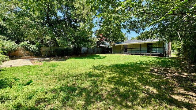 2626 W Washington Street, Denison, TX 75020