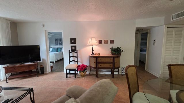 2801 Somerset Dr 211, Lauderdale Lakes, FL 33311