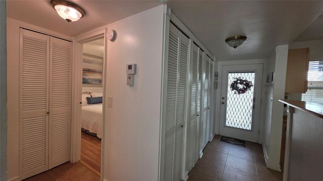 2801 Somerset Dr 211, Lauderdale Lakes, FL 33311