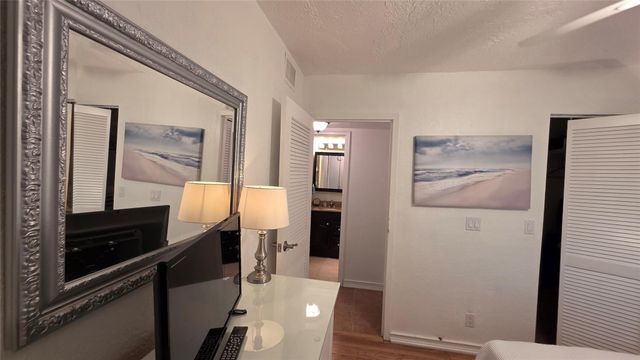 2801 Somerset Dr 211, Lauderdale Lakes, FL 33311