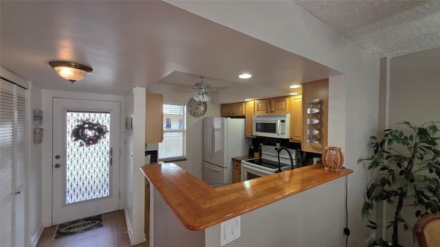 2801 Somerset Dr 211, Lauderdale Lakes, FL 33311