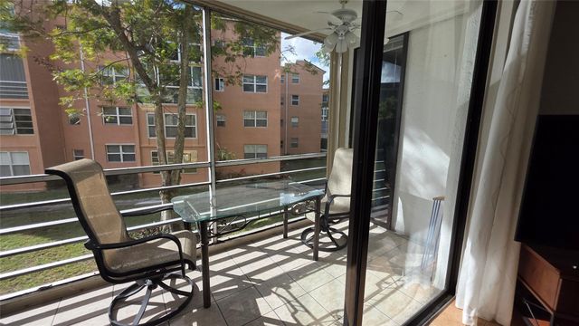 2801 Somerset Dr 211, Lauderdale Lakes, FL 33311