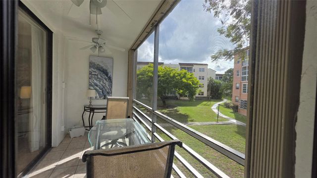 2801 Somerset Dr 211, Lauderdale Lakes, FL 33311