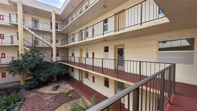 2801 Somerset Dr 211, Lauderdale Lakes, FL 33311