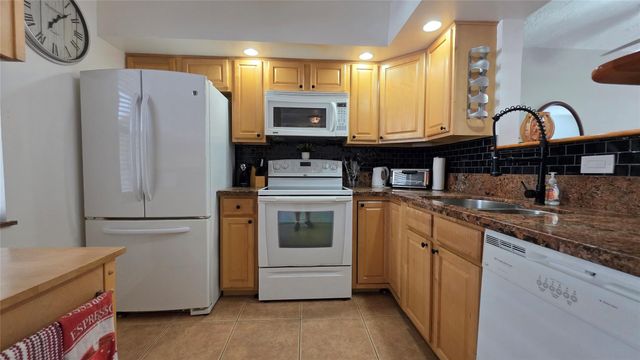 2801 Somerset Dr 211, Lauderdale Lakes, FL 33311