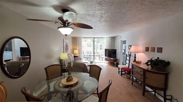 2801 Somerset Dr 211, Lauderdale Lakes, FL 33311